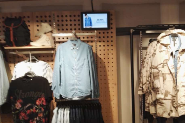 三防平板在ZARA廣告機中的應(yīng)用.png 三防平板在ZARA廣告機中的應(yīng)用.png