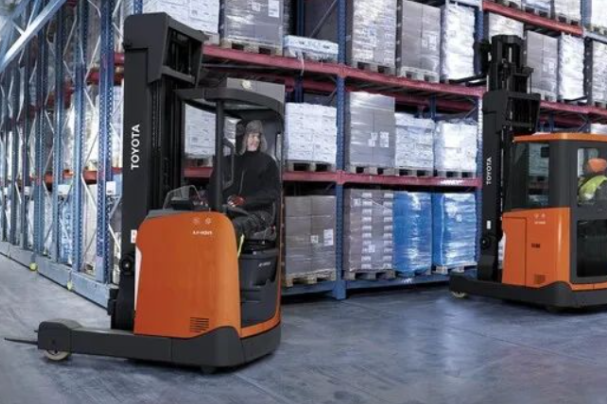 冷庫(kù)叉車.png 冷庫(kù)叉車.png