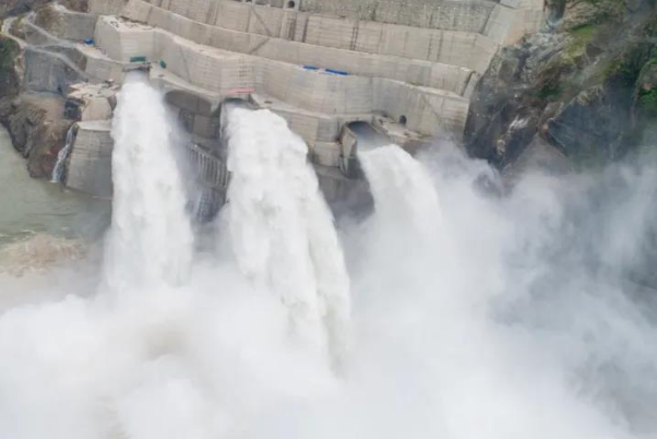 水電站泄洪.png 水電站泄洪.png