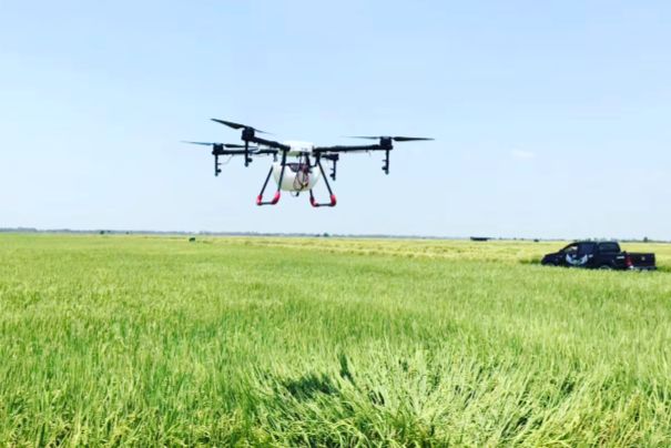 智慧農(nóng)業(yè)無(wú)人機(jī).png 智慧農(nóng)業(yè)無(wú)人機(jī).png